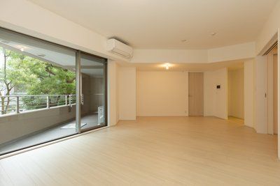 ＪＲ山手線 恵比寿駅 徒歩5分 9階建 築17年の居間写真