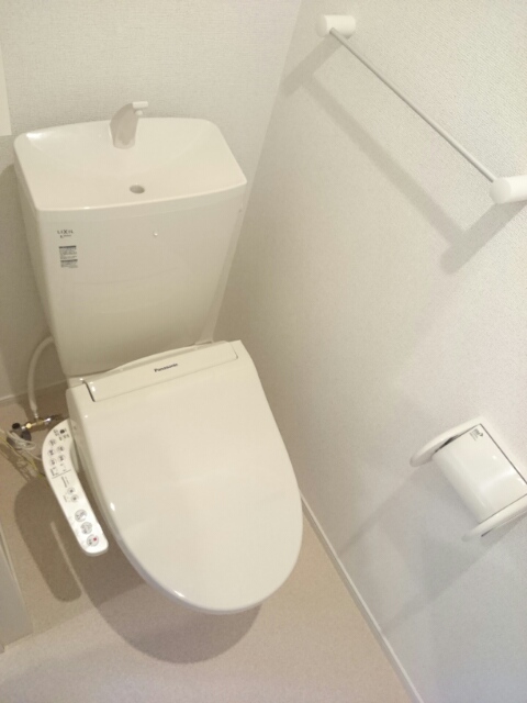 妙高はねうまライン 高田駅 徒歩36分 2階建 築10年のトイレ写真