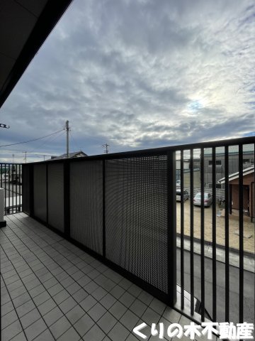 バルコニー　陽当たり良好なバルコニーです