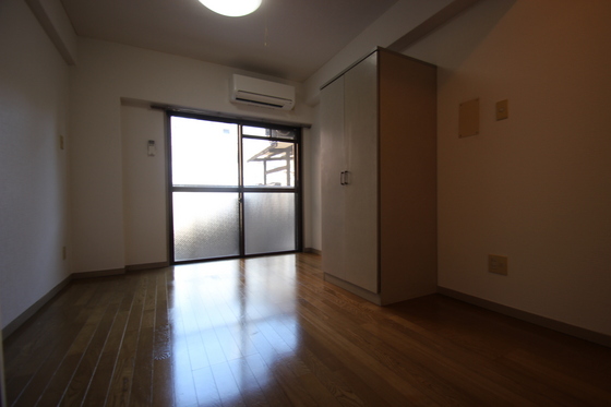 居室・リビング　※写真は別号室です