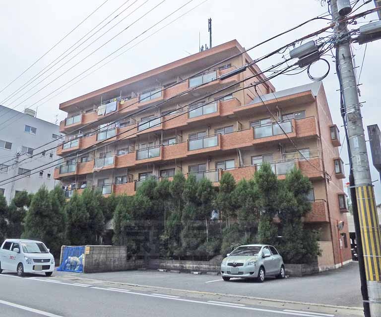 京都市北区上賀茂朝露ケ原町のマンションの建物外観