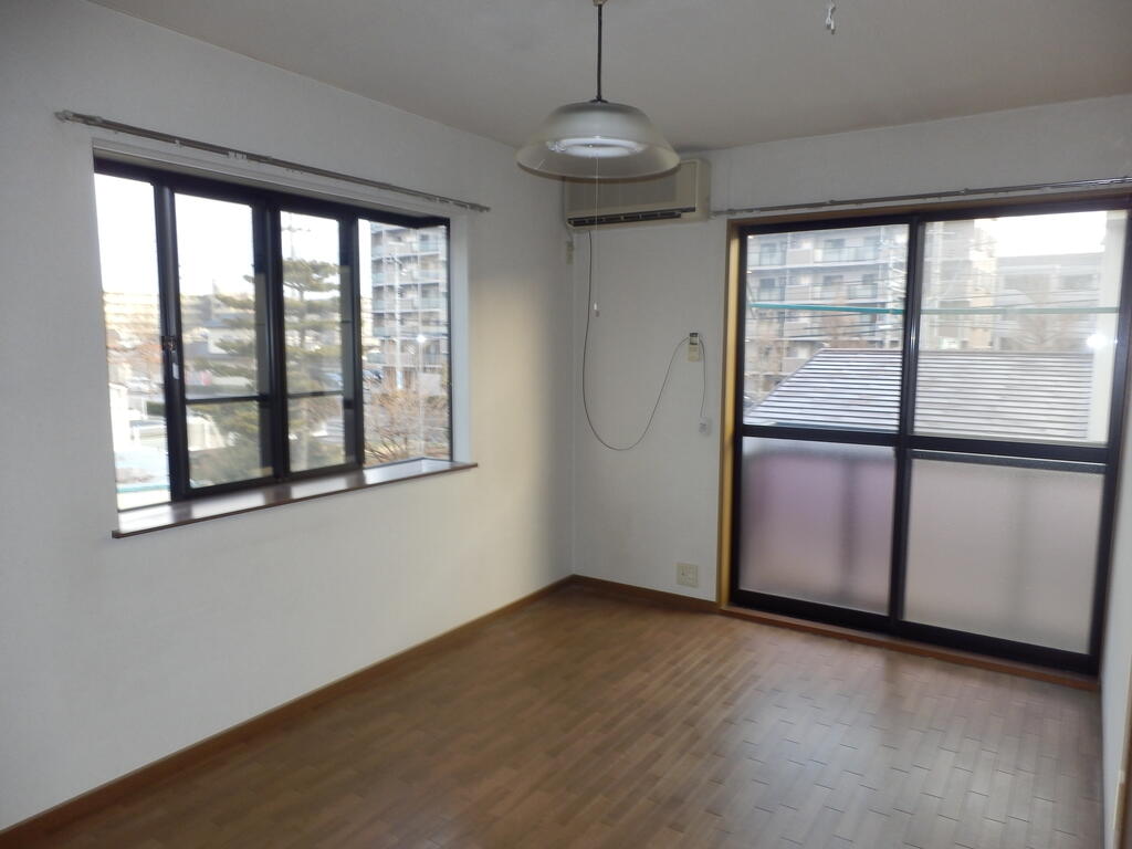 居室・リビング　写真は202号のもの。