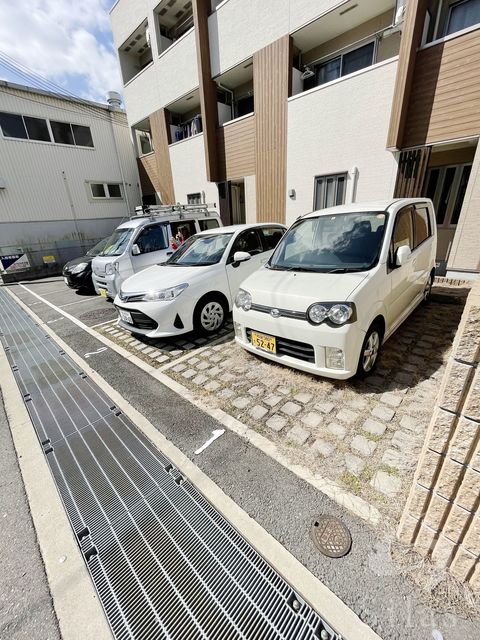 【フジパレス　ルミナスの駐車場】