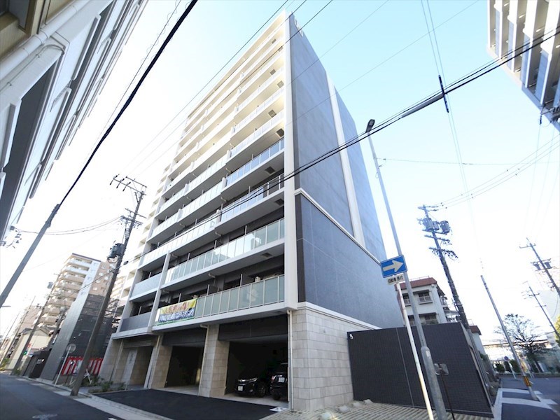 【名古屋市中川区尾頭橋のマンションの建物外観】