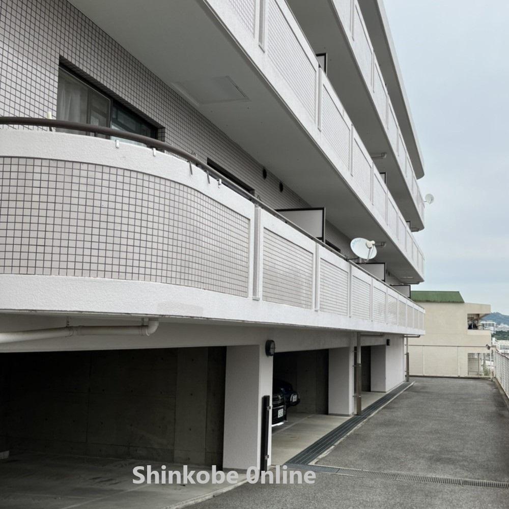 建物外観　敷地内駐車場