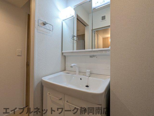 洗面設備　使いやすい洗面所です