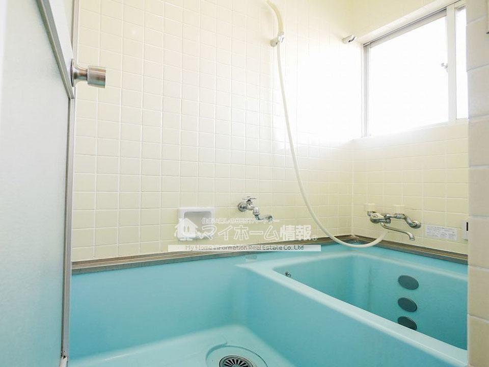 バス・シャワールーム　小窓が付いてて換気もラクラク♪カビ予防にも効果的☆