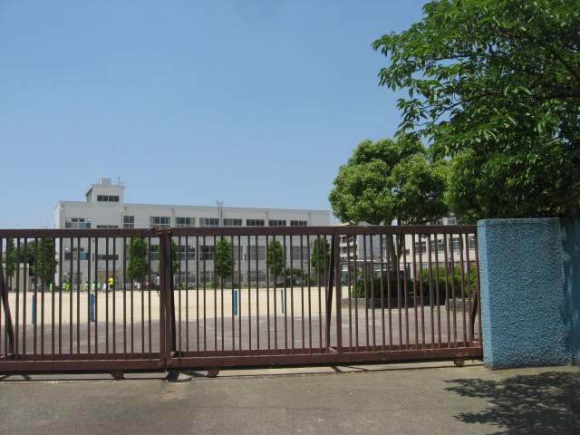 小学校　高槻市立富田小学校（小学校）まで613m