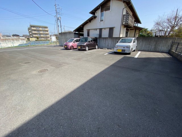 【伊勢崎市美茂呂町のアパートの駐車場】