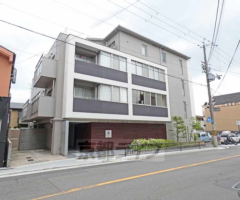 京都市北区衣笠総門町のマンションの建物外観