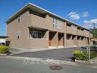 【安芸高田市吉田町常友のアパートの建物外観】