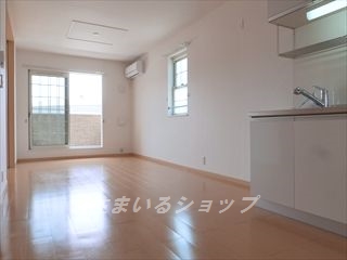 【安芸高田市吉田町常友のアパートの居室・リビング】