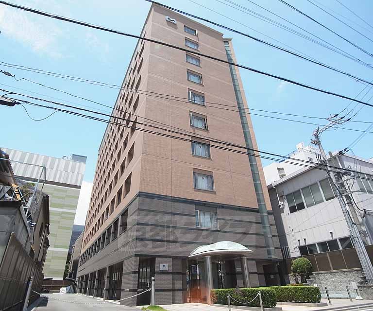 京都市南区西九条院町のマンションの建物外観