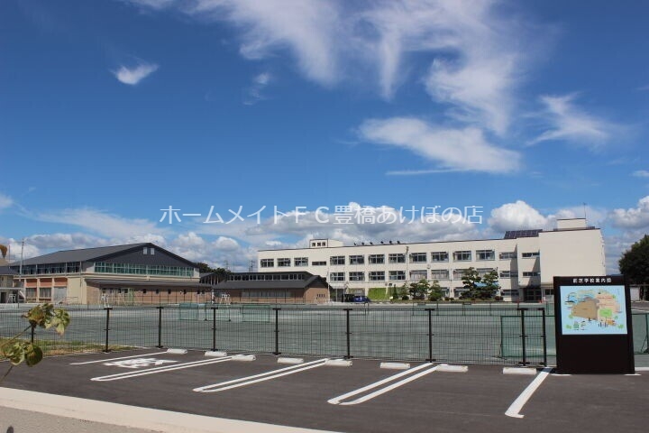 中学校　豊橋市立前芝中学校（中学校）まで1122m