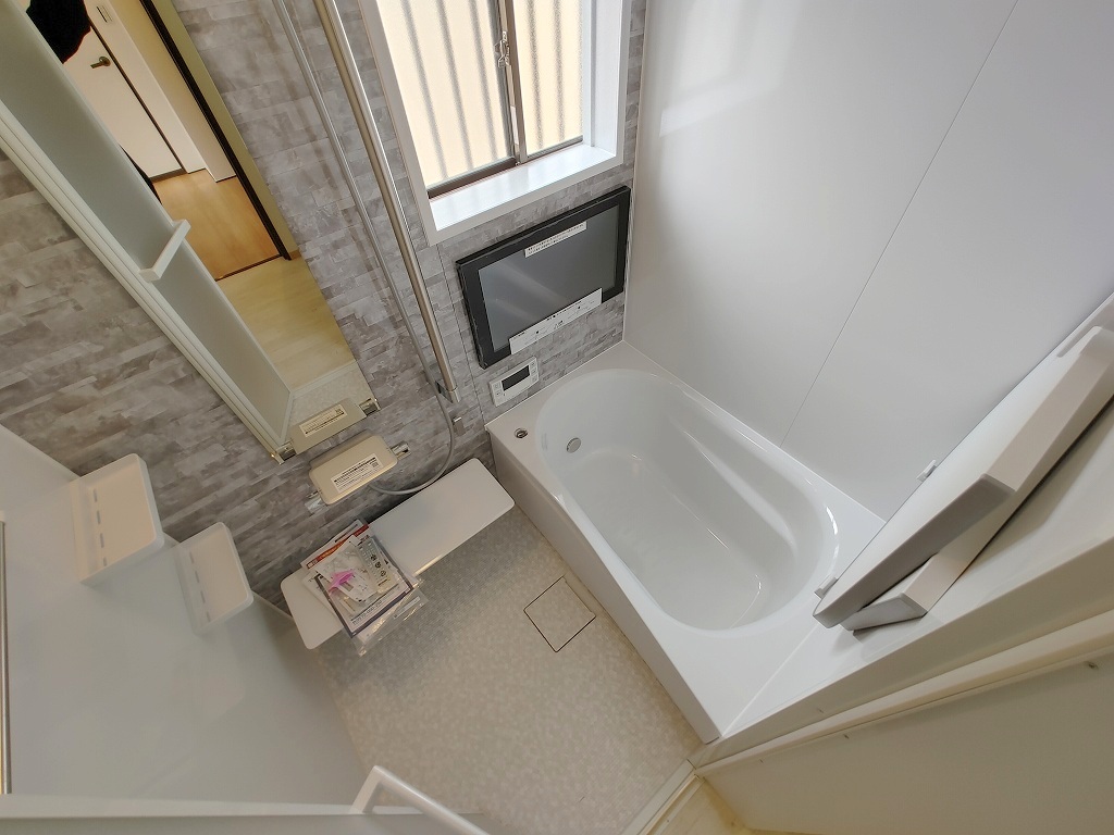 バス・シャワールーム　追い焚き可、浴室テレビ付き