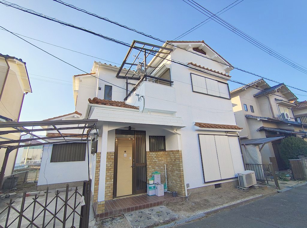 建物外観　駐車場１台付き。