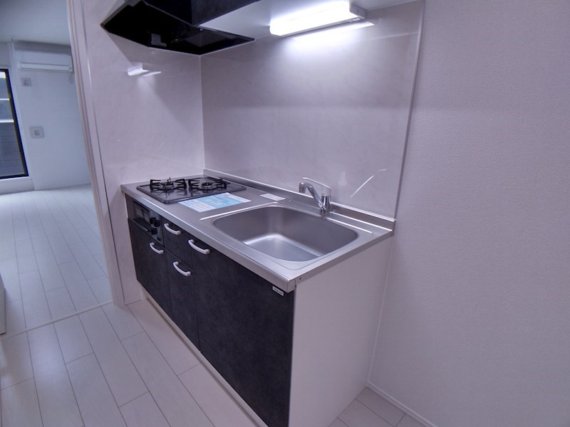 居室・リビング　キッチンスペース※他号室の参考写真となります。