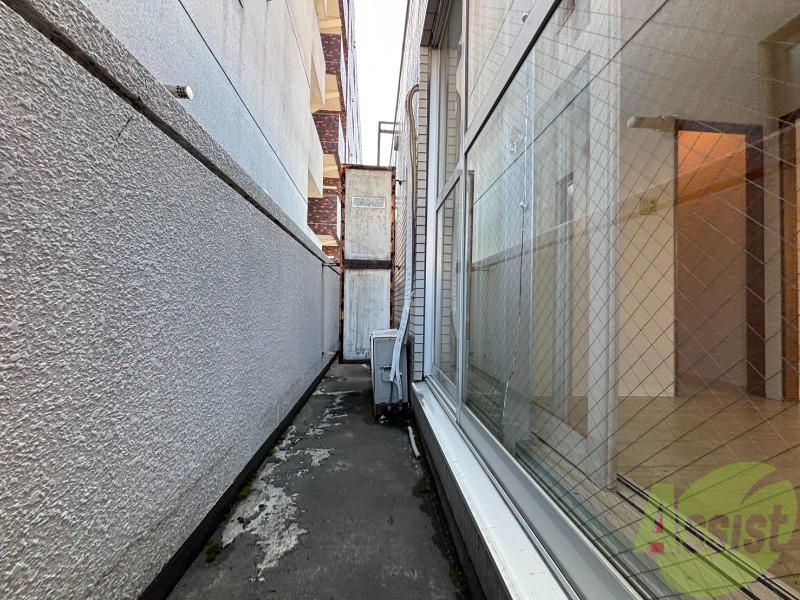 バルコニー　バルコニーは幅があり、広い印象を受けました。