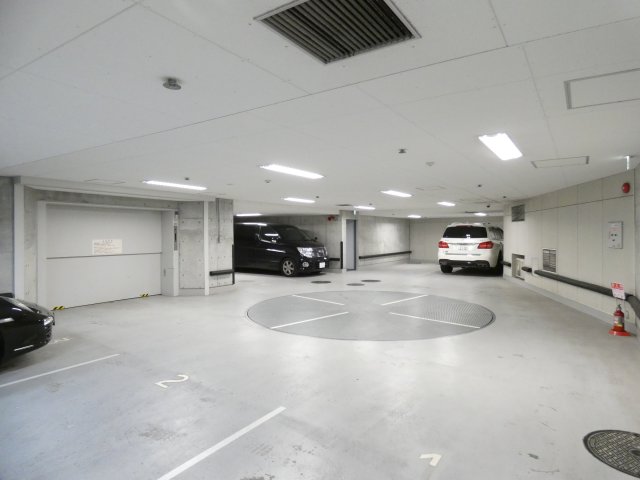 駐車場　駐車場