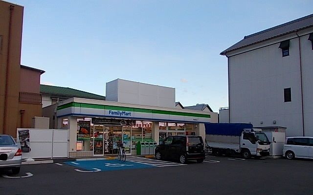 コンビニ　ファミリーマート湯川町財部店様（コンビニ）まで204m