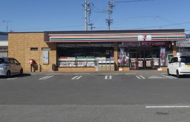 コンビニ　セブンイレブン 上田芳田店（コンビニ）まで1556m