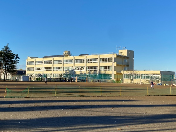小学校　多摩市立北諏訪小学校（小学校）まで614m