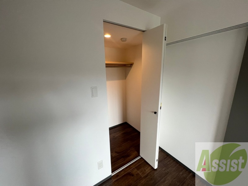 収納　寝室の収納です。部屋がすっきり片付きます。