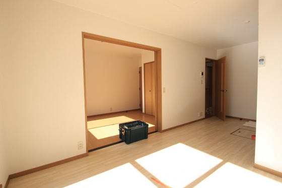 居室・リビング　※他号室の写真です