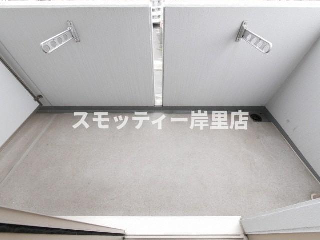 バルコニー　外からの目が気にならないバルコニーで洗濯物が干せます