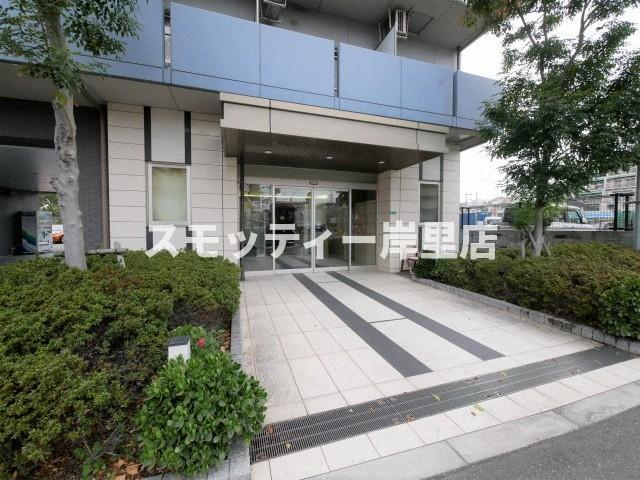 エントランス　落ち着いたエントランスです