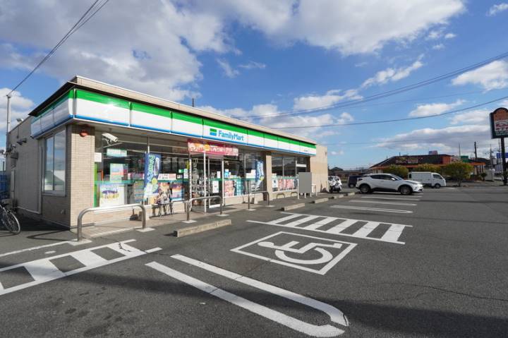 コンビニ　ファミリーマート春日西牧店（コンビニ）まで621m