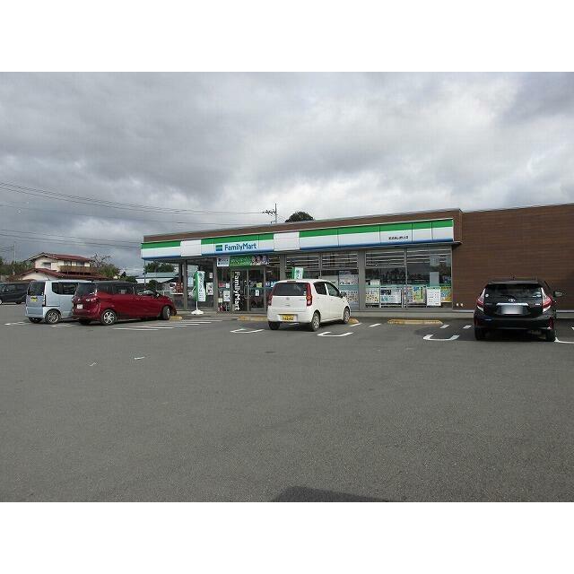 コンビニ　ファミリーマート（コンビニ）まで850m