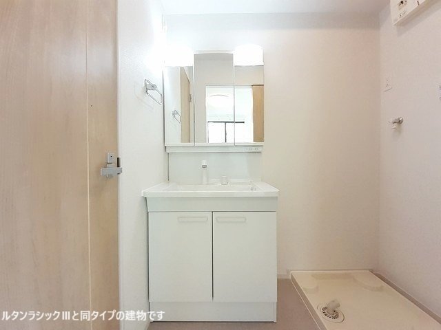 洗面設備　使いやすい洗面所です