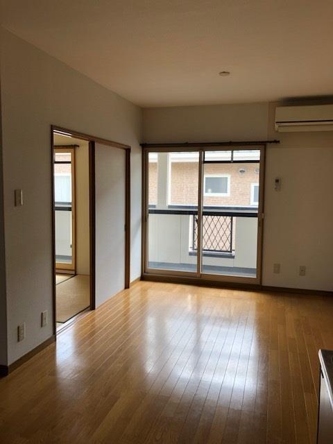 居室・リビング　反転タイプです