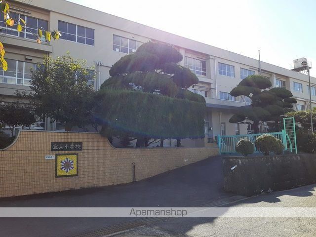 小学校　宜山小学校（小学校）まで90m