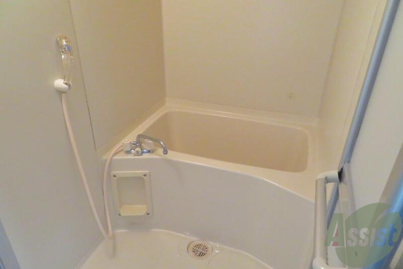 バス・シャワールーム　バスタブが広々で日々の疲れがとれますね。