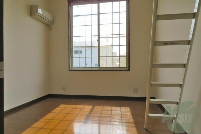 居室・リビング　大きな窓から光がたくさん入りますね。