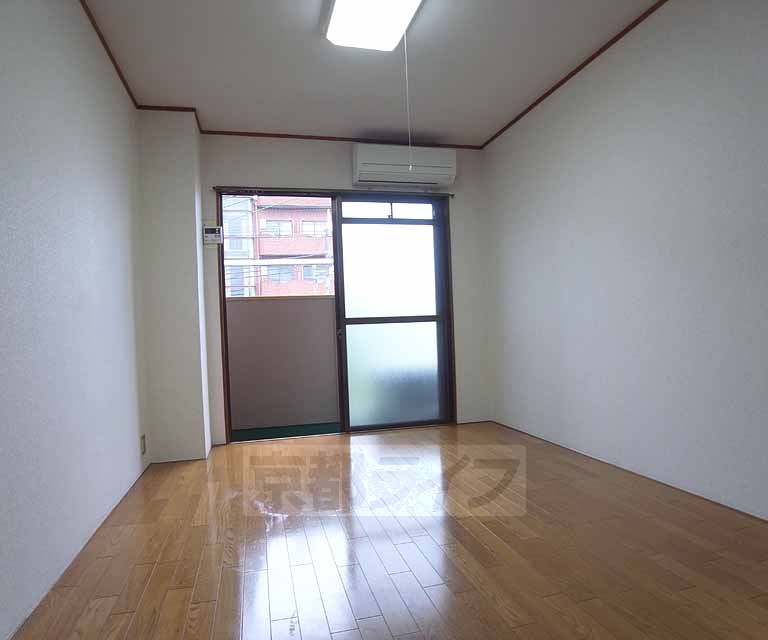 居室・リビング　洋室で綺麗にされています。