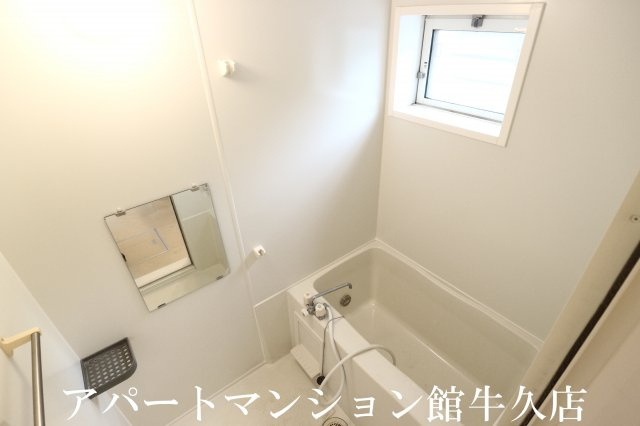 バス・シャワールーム　ユニットバス（小窓付）