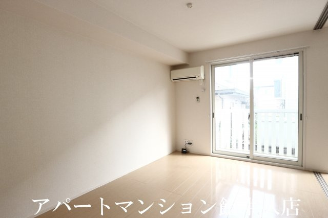 居室・リビング　リビング全景（エアコン付）