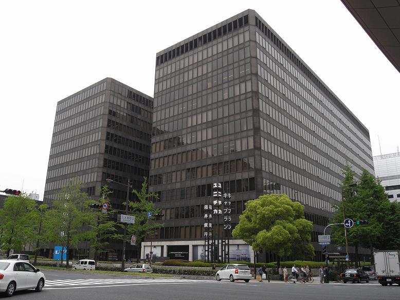 コンビニ　ファミリーマート 大阪センタービル店（コンビニ）まで154m