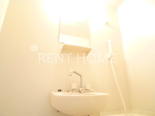 洗面設備　浴室内に洗面台・鏡もあります