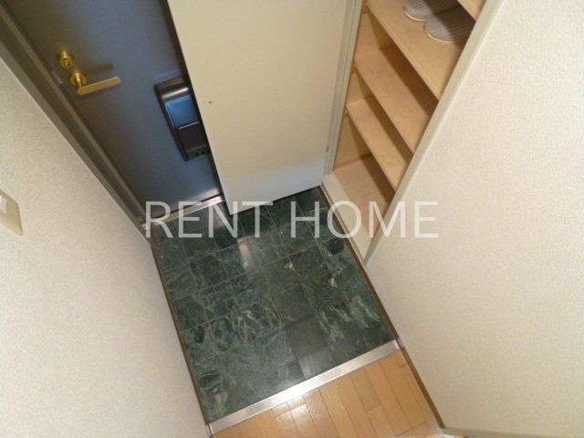 玄関　下駄箱付き