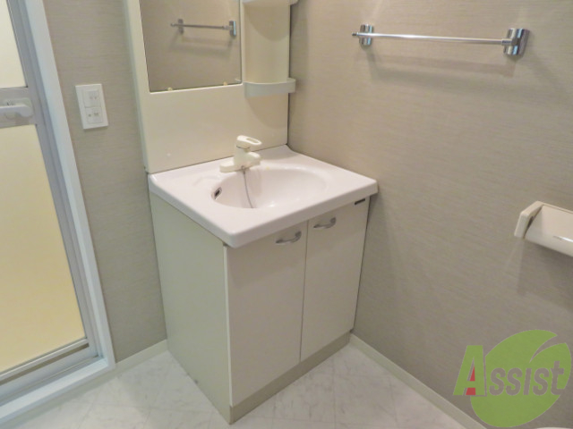 洗面設備　洗面台。身支度にはかかせないですよね～。