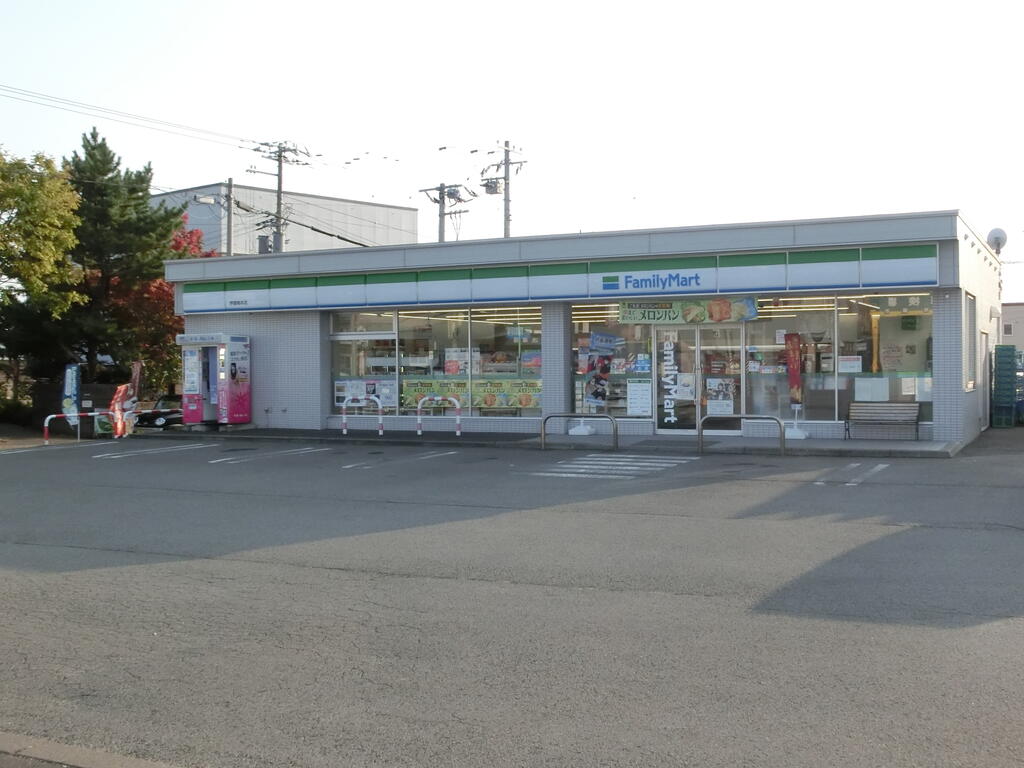 コンビニ　ファミリーマート伊達梅本店（コンビニ）まで365m