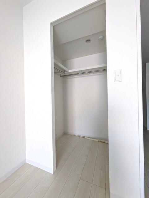 収納　建築中の２０２号の写真