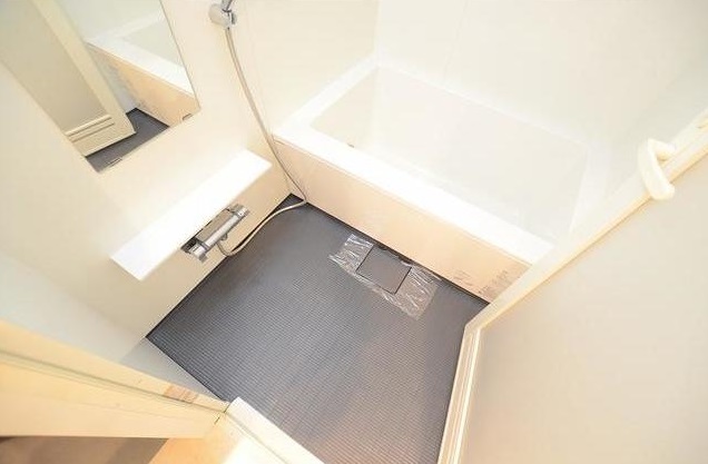 バス・シャワールーム　雨の日のお洗濯物にも便利な浴室乾燥機能付きのバスルームです