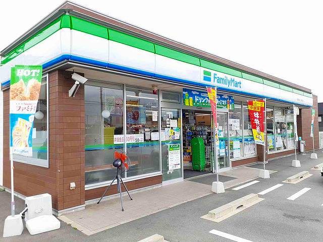コンビニ　ファミリーマート木曽川七ノ通店（コンビニ）まで600m
