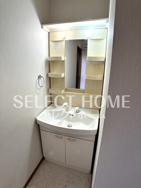 洗面設備　独立洗面台あり、毎朝おしゃれに忙しい女性の方におすすめです