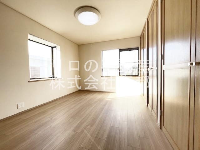 その他部屋・スペース　２面採光なので、明るく風通しのよい過ごしやすいお部屋です♪